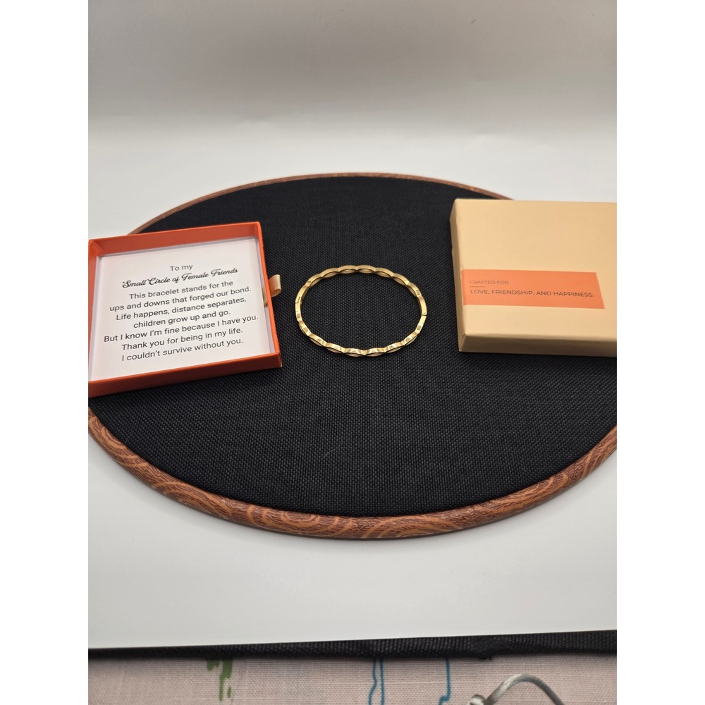 Gold Tone Scalloped Hinged Bangle Bracelet Friendship Gift Boxed 6 Inch